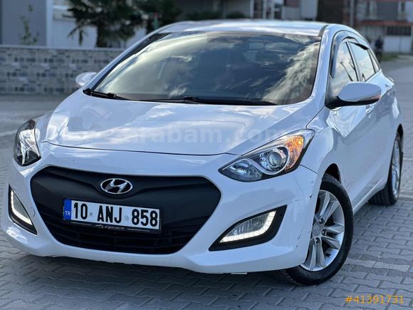 HYUNDAİ İ30 1.6 CRDİ STYLE PAKET TEMİZ BAKIMLI