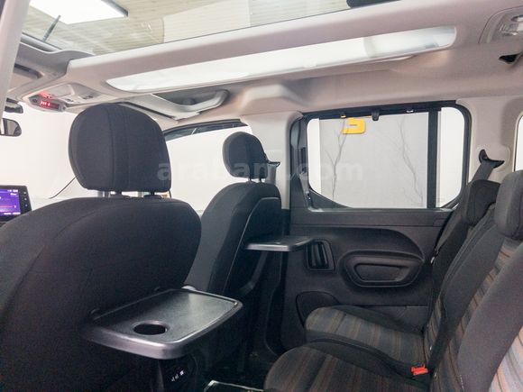 "%0 FAİZ KREDİ"2023 OPEL COMBO LIFE 1.5 ULTIMATE"CAM TAVAN-HTSZ"