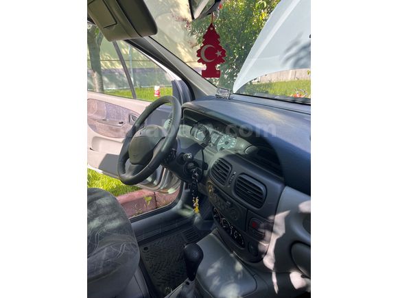 Sahibinden Renault Scenic 1.6 RXE 2000 Model 