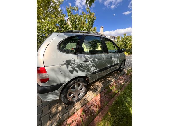 Sahibinden Renault Scenic 1.6 RXE 2000 Model 