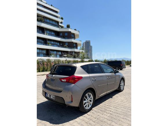 Sahibinden Toyota Auris 1.4 D-4D Advance Skypack 2015 Model İzmir 197.700 km Füme
