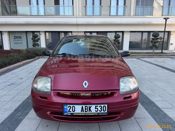 ÇOK TEMİZ VE BAKIMLI 2001 MODEL Renault Clio 1.4 RNA - KLİMALI