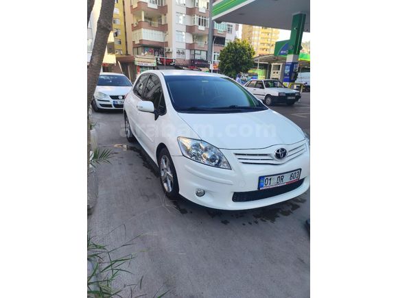 Sahibinden Toyota Auris 1.4 D-4D Comfort Extra 2011 Model Adana 141.000 km Beyaz