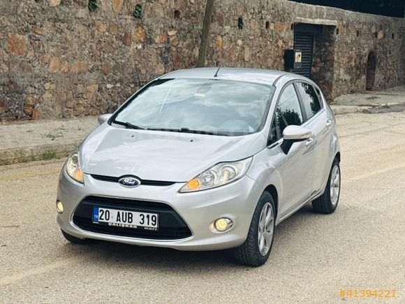 2009 MODEL TEMİZ BAKIMLI FORD FİESTA TİTANİUM EN FUL PAKETİ