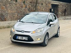 2009 MODEL TEMİZ BAKIMLI FORD FİESTA TİTANİUM EN FUL PAKETİ