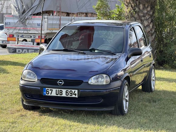 Sahibinden Opel Corsa 1.2 Swing 2000 Model  150.000 km Lacivert
