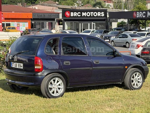 Sahibinden Opel Corsa 1.2 Swing 2000 Model  150.000 km Lacivert
