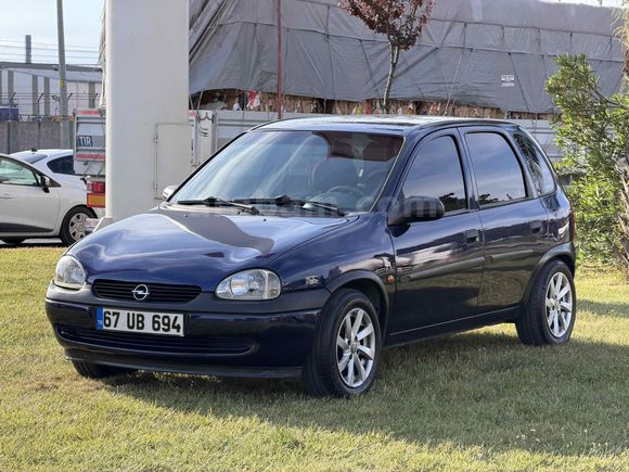 Sahibinden Opel Corsa 1.2 Swing 2000 Model  150.000 km Lacivert
