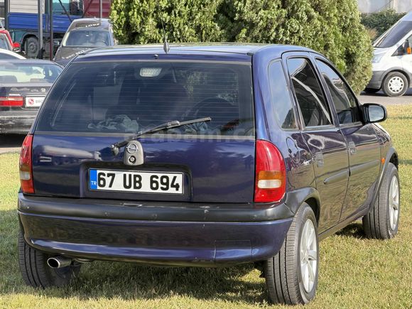 Sahibinden Opel Corsa 1.2 Swing 2000 Model  150.000 km Lacivert