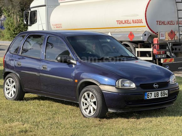 Sahibinden Opel Corsa 1.2 Swing 2000 Model  150.000 km Lacivert