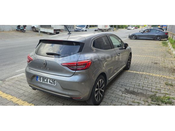 Sahibinden Renault Clio 1.0 TCe Icon 2023 Model  32.460 km Gri (metalik)