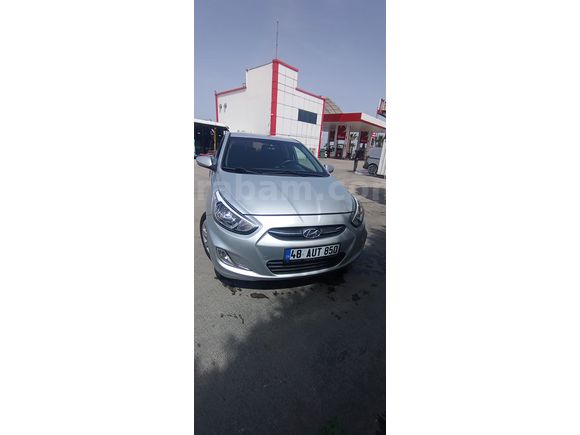 Sahibinden Hyundai Accent Blue 1.6 CRDI Mode Plus 2015 Model 