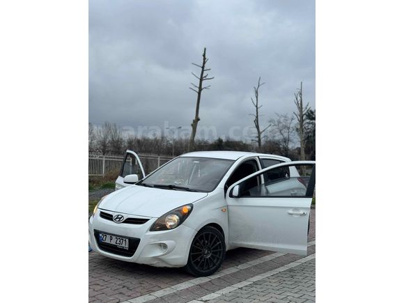 Sahibinden Hyundai i20 1.4 CRDi Team 2011 Model 