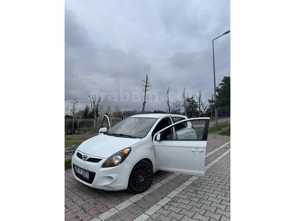 Sahibinden Hyundai i20 1.4 CRDi Team 2011 Model 