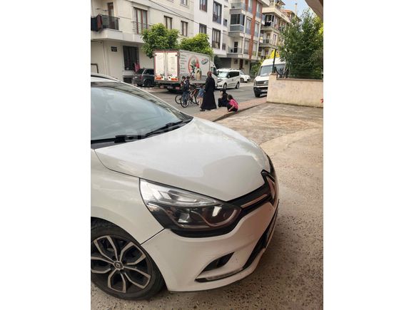 Sahibinden Renault Clio 1.5 dCi SportTourer Touch 2018 Model İstanbul 208.400 km Beyaz