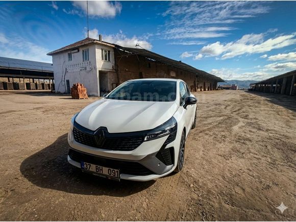 Sahibinden Renault Clio 1.0 TCe Techno Esprit Alpine 2025 Model Sinop 11000 km Beyaz servis bakımlı