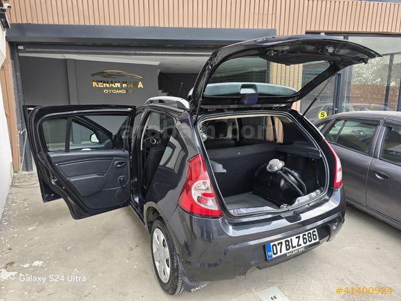 YENİ MUAYELİ BENZİN LPG'Lİ CAM GİBİ SANDERO