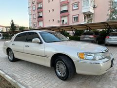 1999 model Lincoln Town Car Cartier 4.6