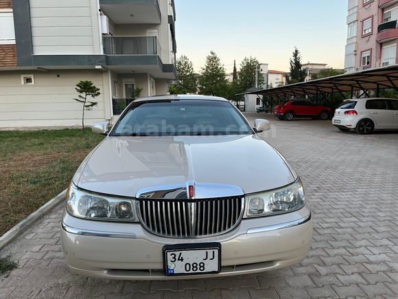 1999 model Lincoln Town Car Cartier 4.6 