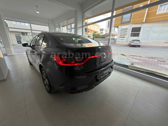 KURUM OTOMOTİV  Renault Megane 1.3 TCe Touch 2023 Model Hatasız