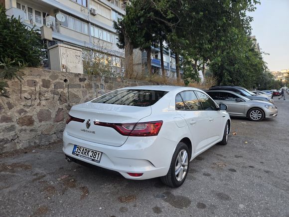 Doktordan İlk Sahibinden Yetkili Servis Bakımlı Renault Megane 1.3 TCe Joy EDC 2020