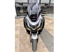 Honda ADV 350 - takas olur.