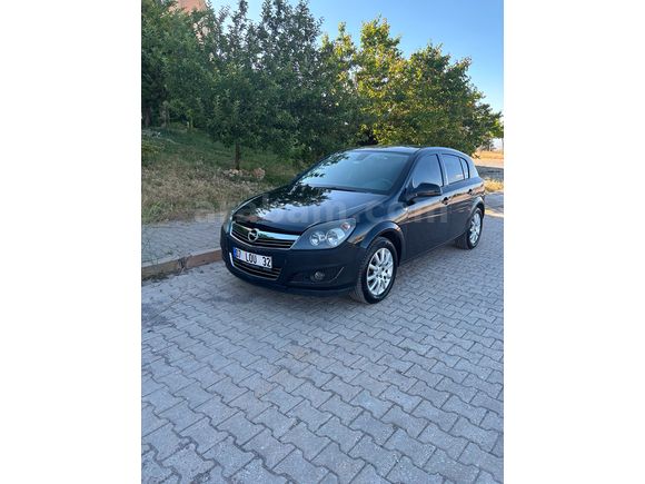 YENİ MUAYENELİ BENZİNLİ 171000KMDE ESSENTİA KONFOR