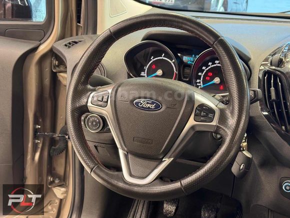 POLAT'TAN 2022 MODEL FORD COURİER TİTANİUM PLUS FUL+FULL SERİSİ