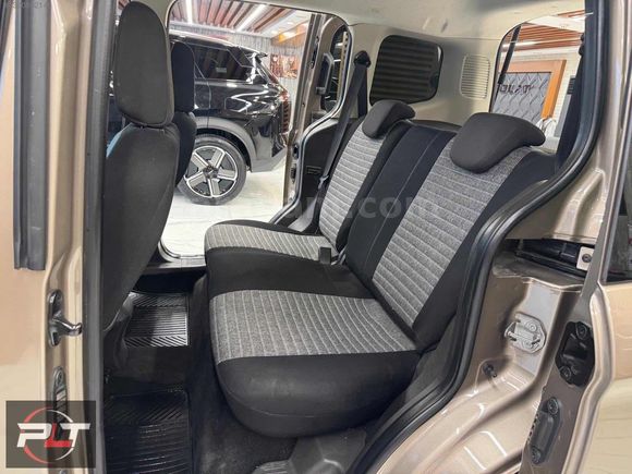 POLAT'TAN 2022 MODEL FORD COURİER TİTANİUM PLUS FUL+FULL SERİSİ
