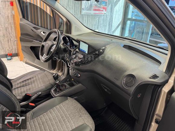 POLAT'TAN 2022 MODEL FORD COURİER TİTANİUM PLUS FUL+FULL SERİSİ