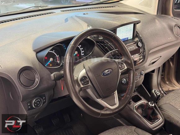 POLAT'TAN 2022 MODEL FORD COURİER TİTANİUM PLUS FUL+FULL SERİSİ