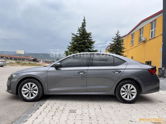 2025 Model Hatasız Sıfır Ayarında Skoda Octavia Hybrid 1.5 ELİTE - Y&R OTOMOTiV - 