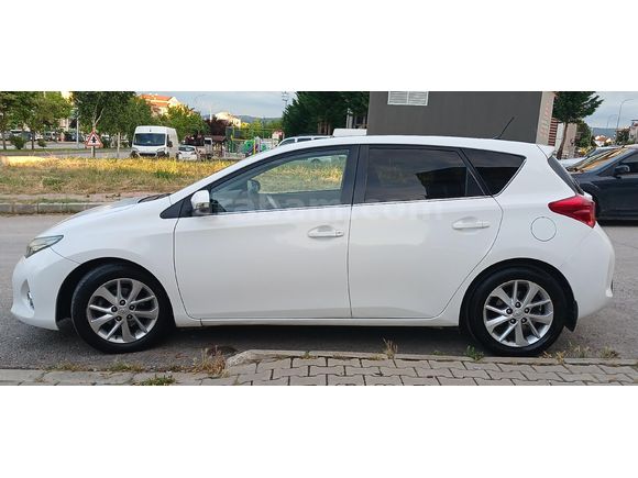 Galeriden Toyota Auris 1.4 D-4D Advance Skypack 2013 Model Afyonkarahisar