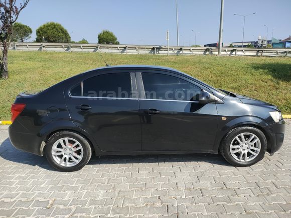 TEMİZ AİLE ARABASI
