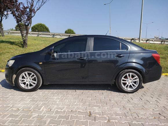 TEMİZ AİLE ARABASI