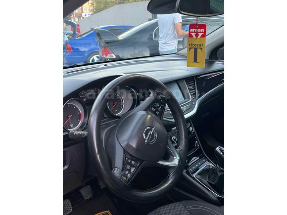 Sahibinden Opel Astra 1.6 CDTI Dynamic 2015 Model tüm ağır bakımları yapıldı faturalı yag deişimi yeni yapıldı araç en fulu boş paketlerle kıyaslamayı