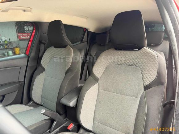 ATEŞ KIRMIZISI FUL AKSESUARLI CLIO