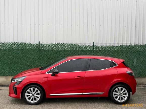 ATEŞ KIRMIZISI FUL AKSESUARLI CLIO