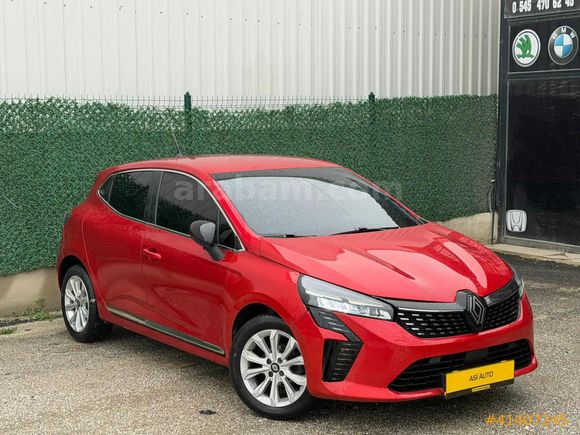 ATEŞ KIRMIZISI FUL AKSESUARLI CLIO