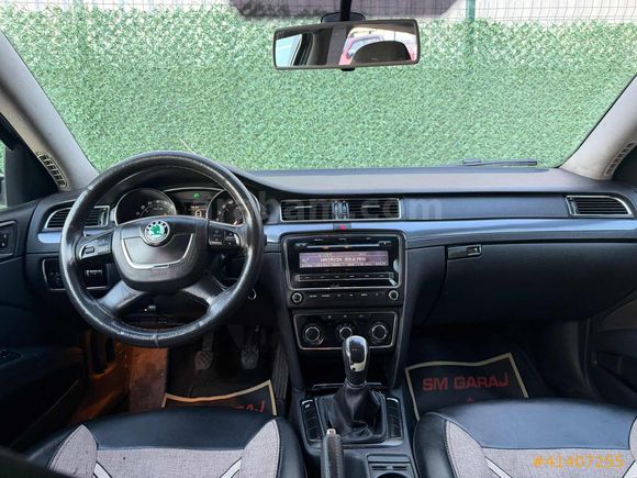 SKODA SÜPER B SİYAH MANUEL BAKIMLI