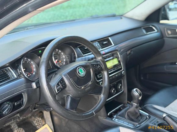 SKODA SÜPER B SİYAH MANUEL BAKIMLI