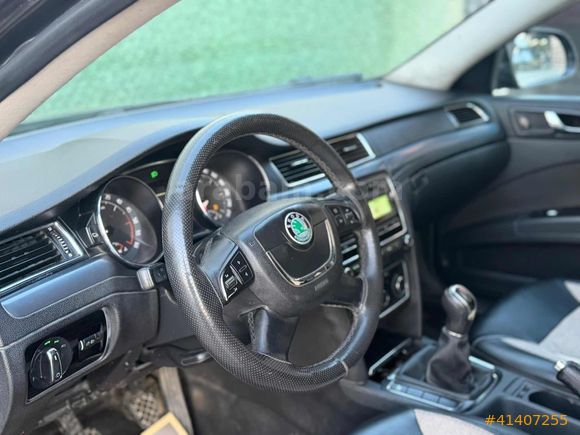SKODA SÜPER B SİYAH MANUEL BAKIMLI
