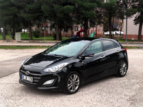 2015 HYUNDAİ İ30 HATASIZ BOYASIZ DEĞİŞENSİZ TRAMERSİZ