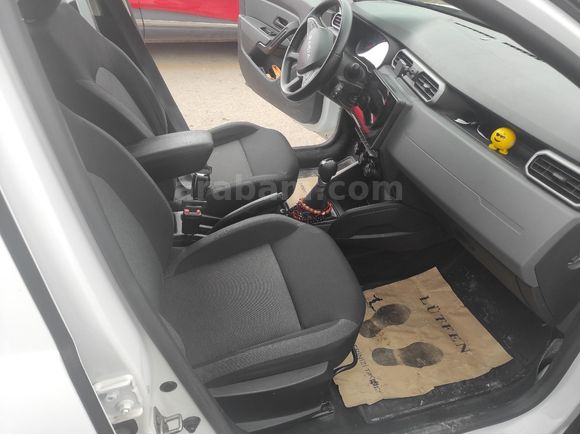 Sahibinden Dacia Duster 1.3 Tce Essential 2023 Model  82.000 km Beyaz