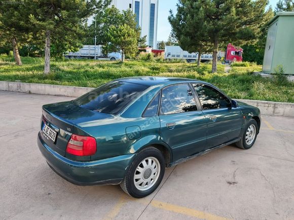 AUDI A4 Otomatik 1.6 Emsalsiz Temizlikte