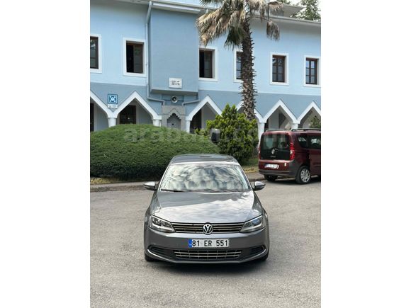 Sahibinden Volkswagen Jetta 1.6 TDi CAY EKONOMİK DÜZGÜN AİLE ARACI ARAYANA 