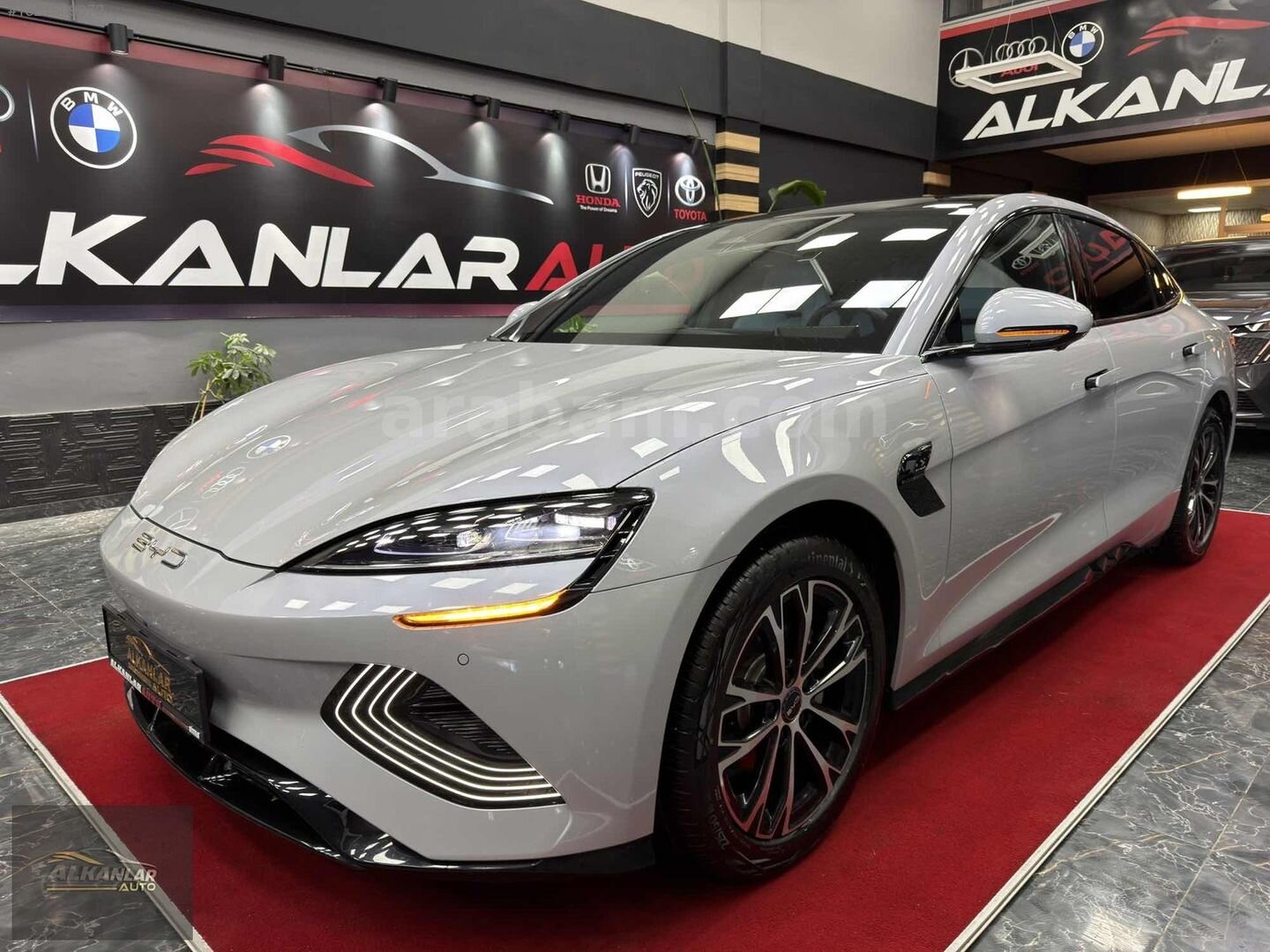 Galeriden BYD Seal Design 2025 Model Sivas 15.000 km Gri 5