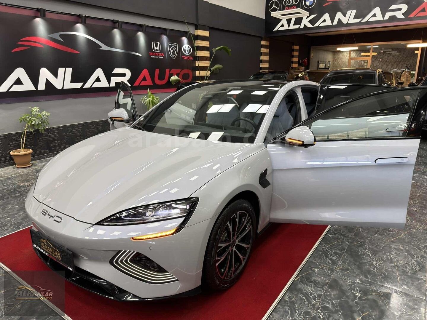 Galeriden BYD Seal Design 2025 Model Sivas 15.000 km Gri 2