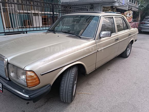 Sahibinden Mercedes - Benz 230 E 1981 – Klasik ve Karakter Sahibi