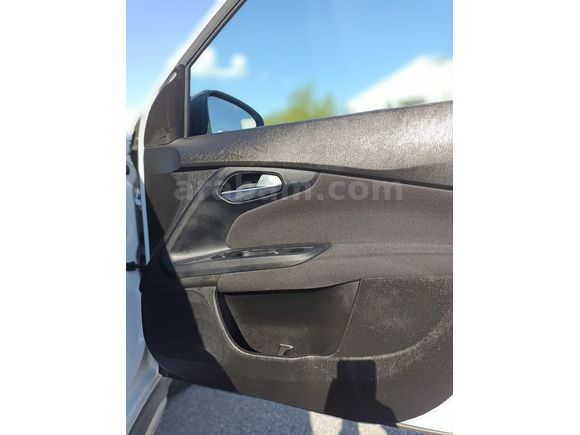 Hatasiz Egea cross 1.4 Fire Street 2023 Model